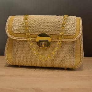 Beige crochet bag with gold details – elegant and handmade
