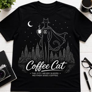 Kaffee Katze Superheld Shirt, Kaffee Liebhaber Katze Grafik T-Shirt, Exekutiv Kaffee Shirt, Nachtschicht Kaffee Geschenk, schwarze Katze Held Shirt, Boutique