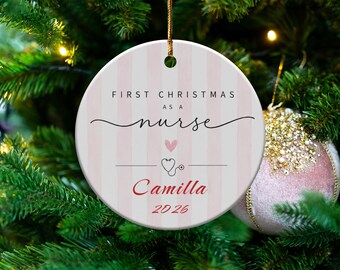 Adorno navideño "Primera Navidad como enfermera", regalo para enfermera recién graduada, recuerdo de graduación de enfermería, regalo para enfermera titulada, regalo para enfermera titulada, adorno para enfermera graduada