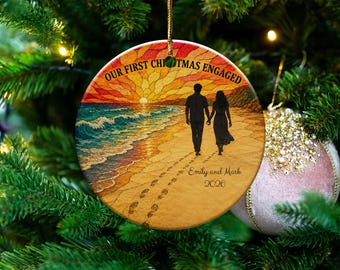 Adorno navideño para la primera Navidad de los prometidos, recuerdo personalizado de una puesta de sol en la playa, regalo de compromiso de imitación de vidriera para el prometido/a, decoración para el árbol de Navidad de la pareja.