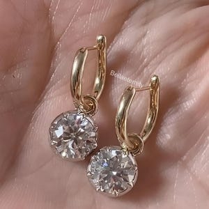 Tweekleurige vergulde trouwoorbellen, moissaniet hanglampontwerp, ring en stekerset ronde diamanten, damessieraden