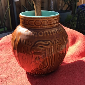 Schering Keramik Maimonides Brauner Mörser und Holzstößel Vintage 1960er Jahre Werbung Made by McCoy