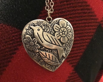 Vintage Herz-Anhänger mit Vogel und Blumen Enthält 34-36 ”Rolo-Kette