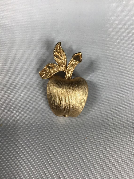 Vintage Avon Goldtone Apple Pin