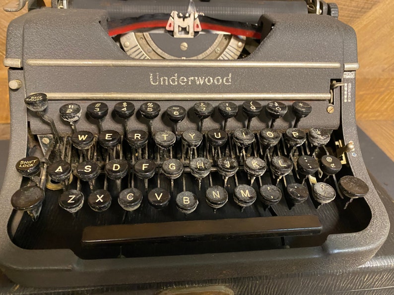 Vintage universal underwood unique typewriter image 4