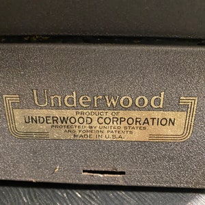 Vintage universal underwood unique typewriter image 9