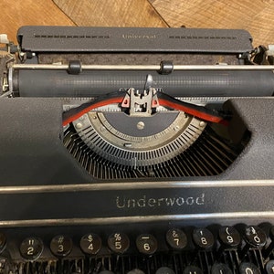 Vintage universal underwood unique typewriter image 5