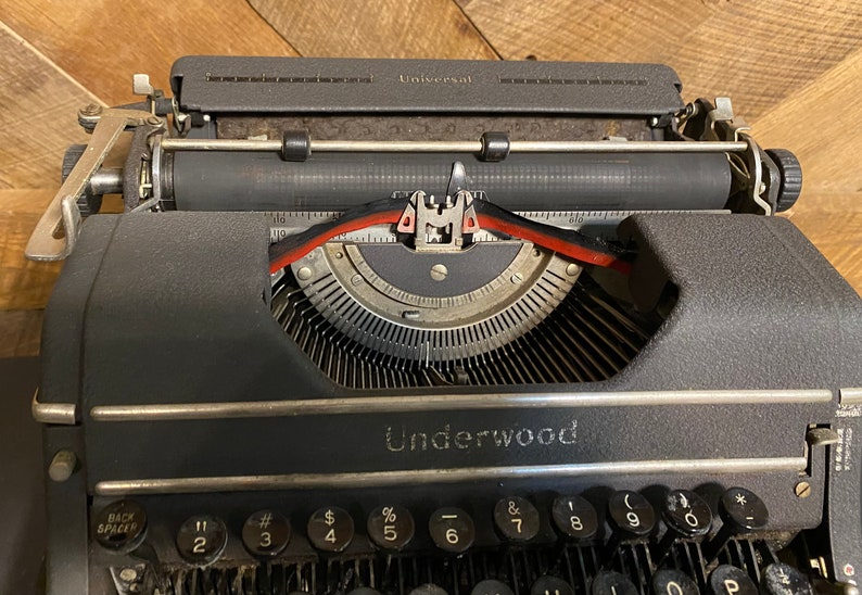 Vintage universal underwood unique typewriter image 5