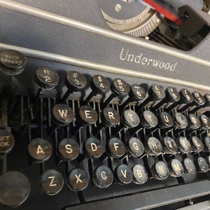 Vintage universal underwood unique typewriter image 6