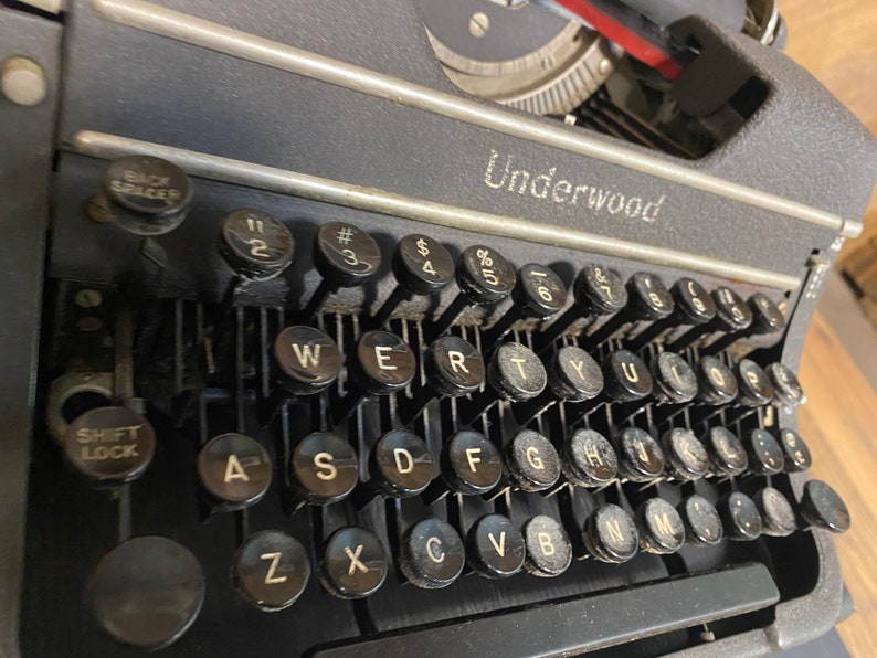 Vintage universal underwood unique typewriter image 6