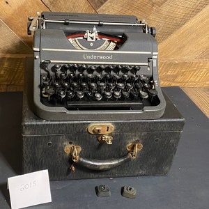 Vintage universal underwood unique typewriter image 2