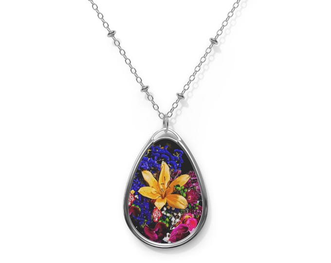 Floral Oval Necklace, Elegant Jewelry Gift, Nature-Inspired Pendant, Birthday Gift, Everyday Jewelry,