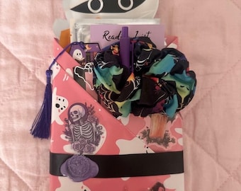 Halloween Blind Date with a Book Bundle | Spooky Mystery Book Gift Box with Bookmark, Scrunchie & Reading List | Pink Ghost Wrap