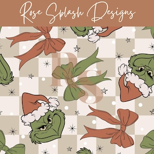 Könnte beinhalten: Ein sich wiederholendes Muster mit dem Grinch mit Weihnachtsmütze, grünen und roten Schleifen auf kariertem Hintergrund. Das Design enthält Sterne und den Text "Rose Splash Designs" oben. Die Farbpalette umfasst Grün, Rot, Braun und Beige.