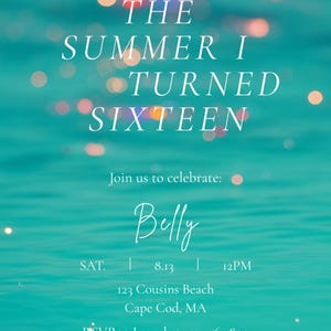 Puede incluir: Invitaci&oacute;n turquesa con texto blanco y fondo borroso. El texto dice "The Summer I Turned Sixteen" e incluye detalles del evento: fecha, hora, lugar e informaci&oacute;n de RSVP. La invitaci&oacute;n tiene un tema festivo.