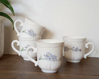 Vintage Arcopal France theekopjes, set van 4, melkglas theekopje, wit met blauwe bloemen, romantisch, cottagecore, shabby chic