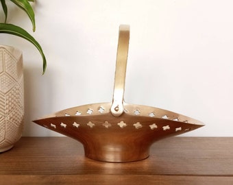 Vintage Brass Basket with Handle, Ruffled Edge, Centerpiece, Planter, Candy Dish, Boho Farmhouse Decor, Mid Century, Cottagecore