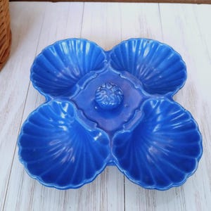 Plat à compartiments vintage en céramique bleue : fabriqué au Japon, motif coquillages fleuris