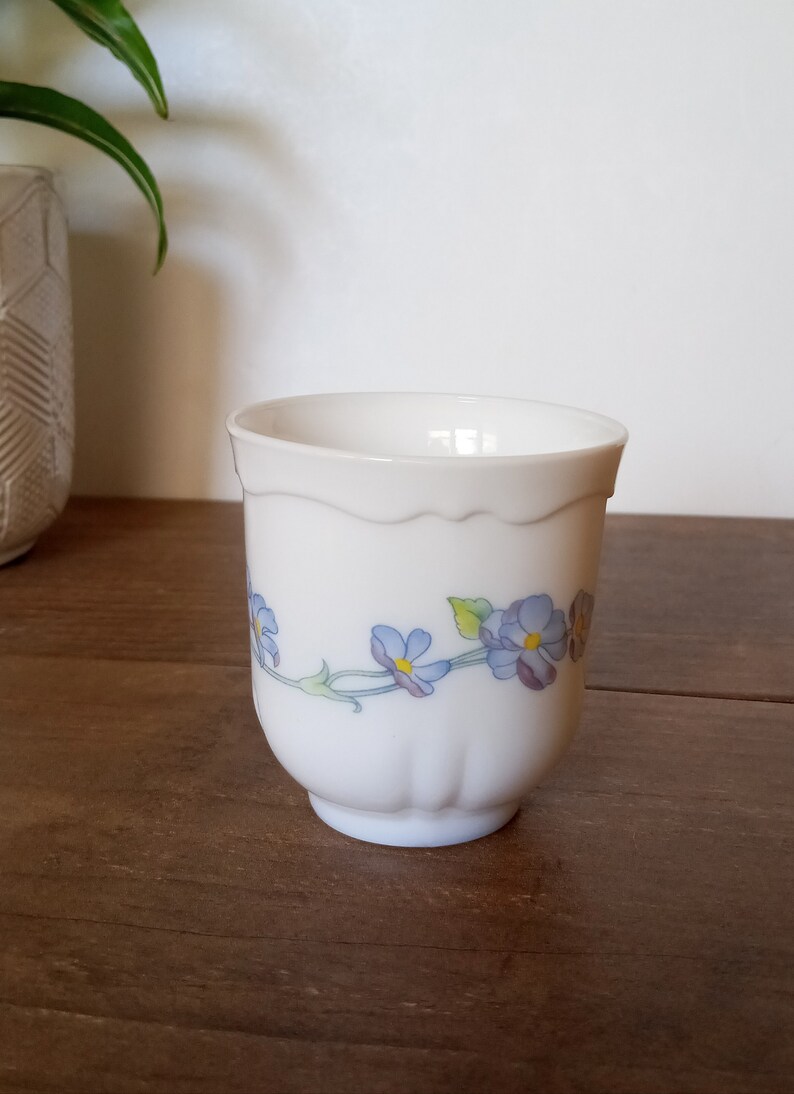 Vintage Arcopal France Tea Cups, Set of 4, Milk Glass Tea Cup, White with Blue Flowers, Romantic, Cottagecore, Shabby Chic image 4