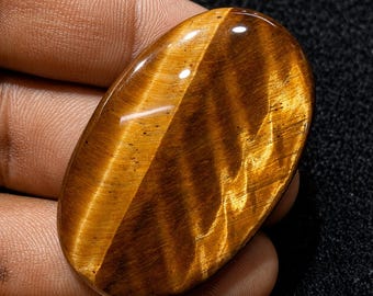 Cabochão de olho de tigre dourado natural, gema oval grande com efeito chatoyant (46x29x5mm)