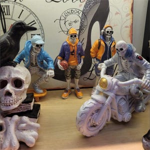 Street Style Skeleton Resin Figurines – Cool Skateboard, Basketball, Motorcycle Ornaments – Gothic Hip Hop Skeleton Decor for Home & Office