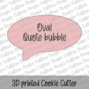 Może przedstawiać: Różowy wykrawacz do ciastek w kształcie owalnego dymka z czarnymi słowami "Oval Quote bubble". Na dole obrazu widnieje napis "3D printed Cookie Cutter".