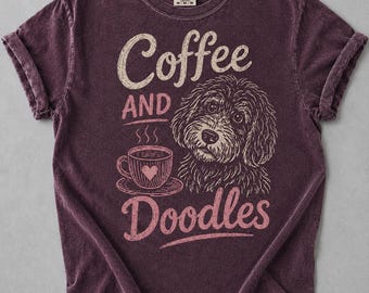 Camiseta Coffee And Doodles, Camiseta Doodle Dog Mom, Camiseta para amantes del café y las mascotas