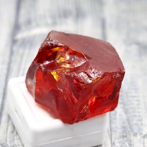 Naturlig orange safir grov 325,40 ct obehandlad rå kristall | Facettering och smyckestillverkningssten | 33x28x18mm