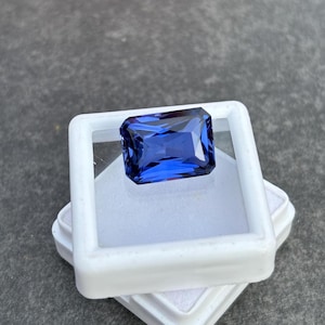 Emerald Cut Blue Sapphire Gemstone: 11.80 ct Loose Stone for Jewelry