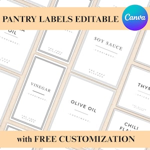 Puede incluir: Etiquetas blancas para despensa con texto negro, incluyendo "Salsa de soja", "Vinagre" y "Aceite de oliva". Las etiquetas tienen un diseño minimalista con un borde negro y el texto "The Chez Kitchen". La imagen también incluye el texto "Pantry Labels Editable" y "with FREE CUSTOMIZATION."