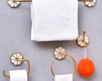 Juego de herrajes para baño de latón con detalles de nácar / 4 piezas