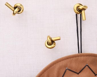 真鍮製壁掛けフック - ゴールデンノットデザイン - スチールリーフアクセント - 3個セット