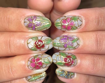 Uñas postizas florales de vitral de lujo, diseño de flores con contorno dorado, uñas botánicas vintage hechas a mano.