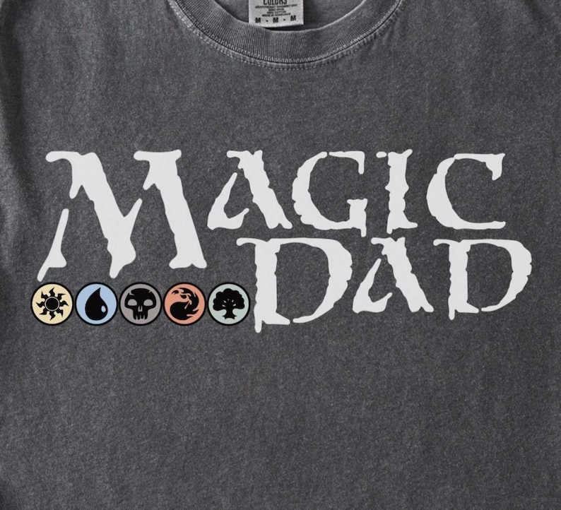 MTG Magic Dad-tröja, Fars dag Magic The Gathering-tröja, presentidé för kortspelsälskare, nördfödelsedagslångärmad, Magic Land bild 2