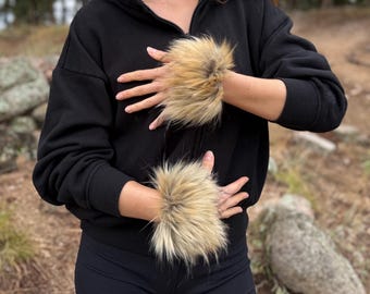 Latte Lion, Wolf Faux Fur Wrist Cuffs Size SMALL KIDS – Costume Hand Accessories