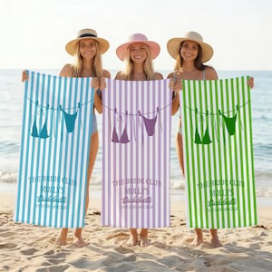 Könnte beinhalten: Drei Strandtücher mit vertikalen Streifen in Blau, Lila und Grün. Jedes Handtuch zeigt ein Bikini-Linien-Design und den Text "THE BRIDE CLUB MOLLY'S Bachelorette CAPE COD APR 2026".