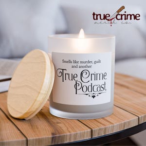 Bougie True Crime : verre dépoli, mèche en bois, cire de soja - combustion 50 heures