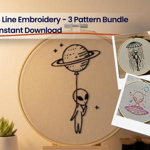 Peut inclure: Trois tambours à broder présentant des motifs au trait noir d'extraterrestres et de thèmes spatiaux sur tissu clair. Le tambour principal montre un extraterrestre tenant un ballon planète. Texte : Alien Line Embroidery - 3 Pattern Bundle PDF Instant Download.