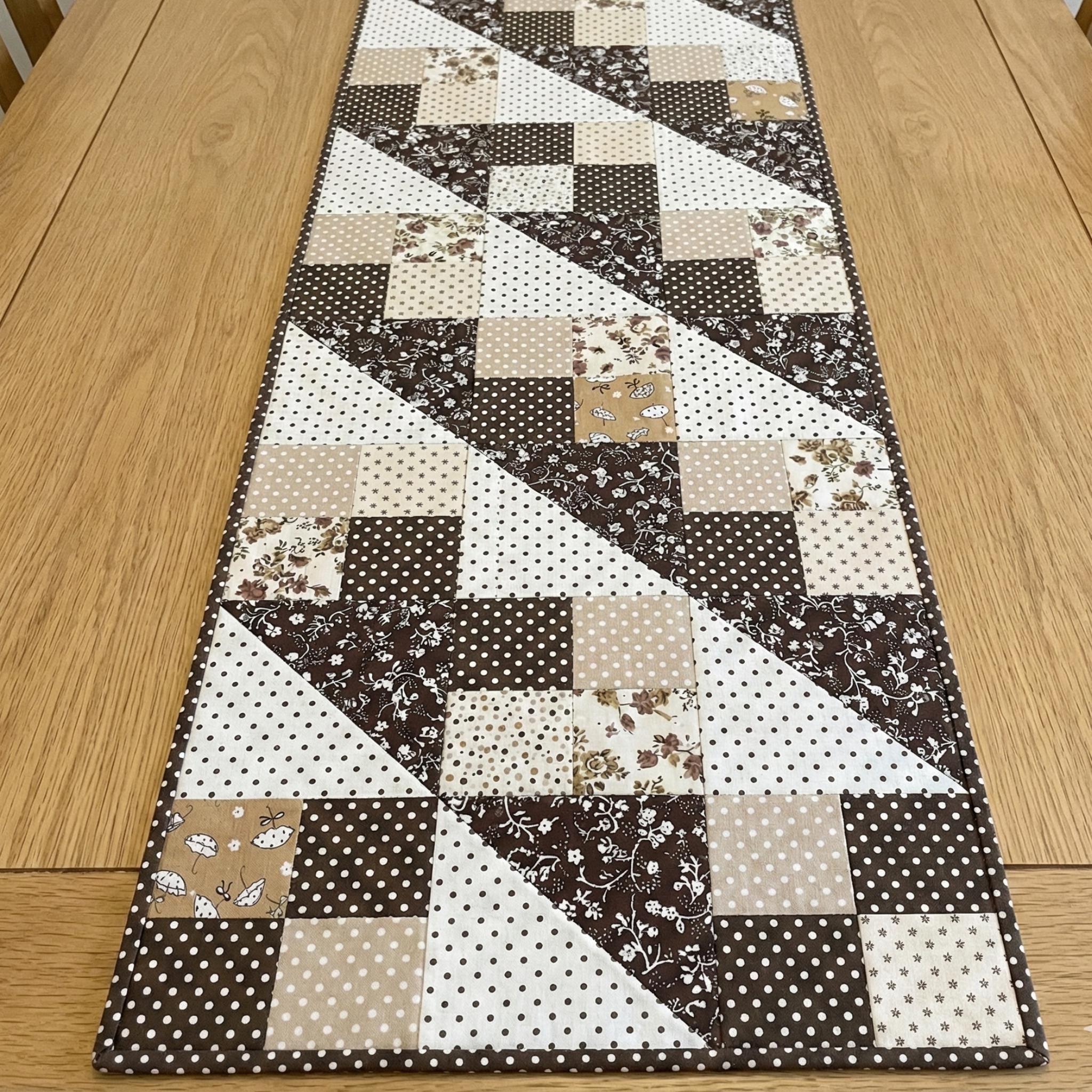 Very Easy Table Runner Quilt Pattern | Patchwork Art Charm Pack (PDF ...