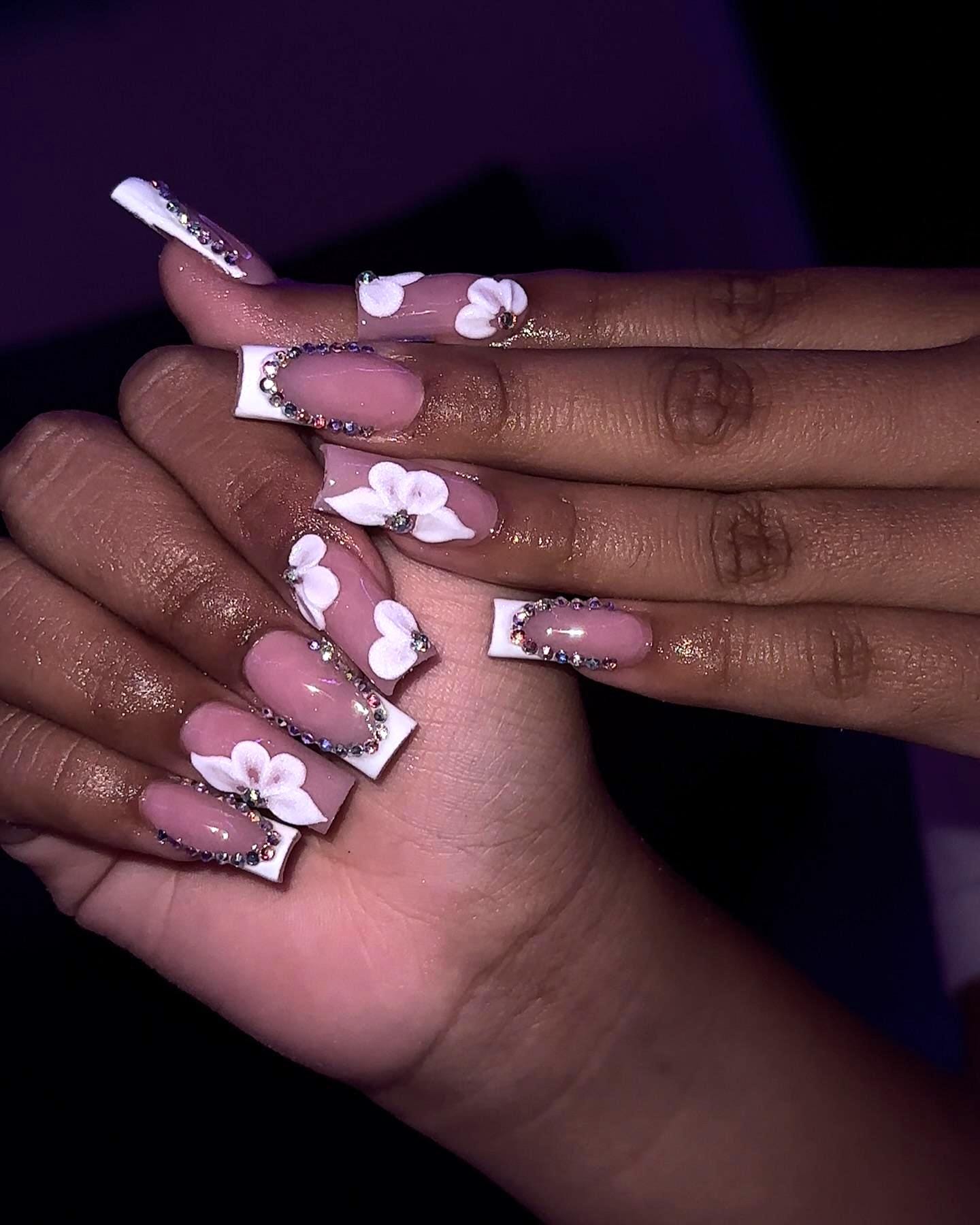 Elegant Glamorous Hand-Painted 3D White Flower Elegant Rhinestone Long Square Press On Nails Wedding, Bridal, Prom and Party Nail Art