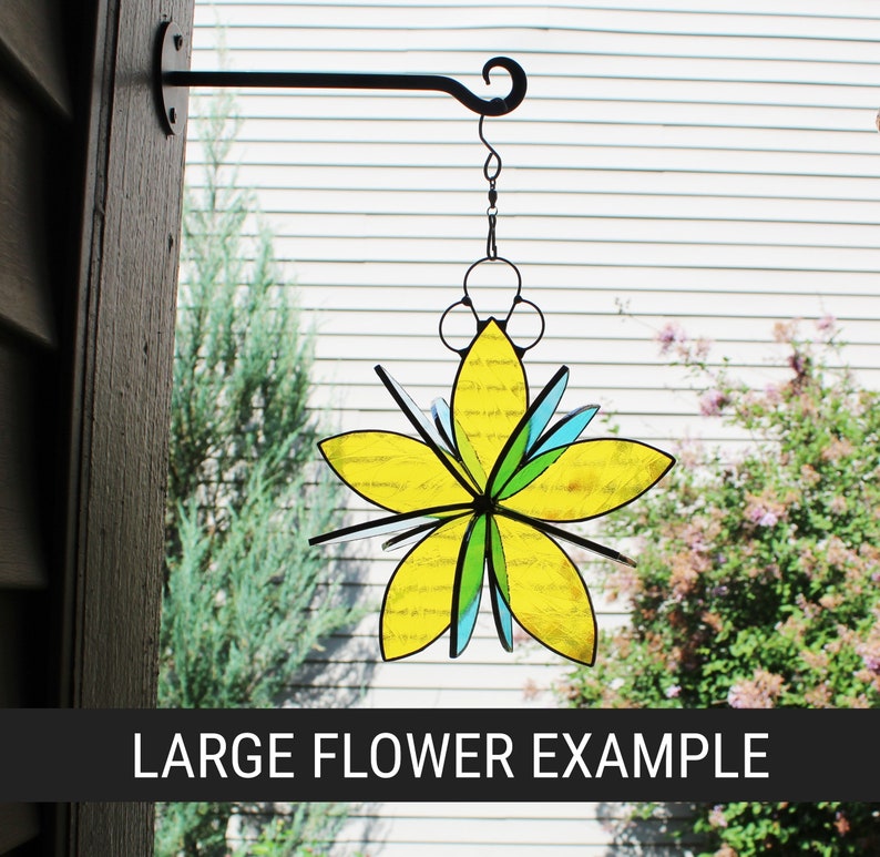 Stained glass hanging flower suncatcher. Orange Red Yellow. Garden art and home decor. 2 sizes. Indoor or outdoor decoration. immagine 6