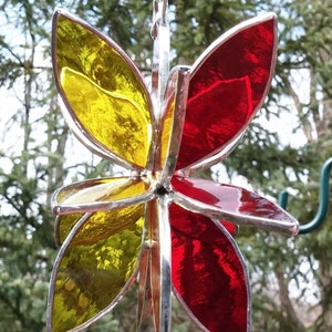 Stained glass hanging flower suncatcher. Orange Red Yellow. Garden art and home decor. 2 sizes. Indoor or outdoor decoration. immagine 4