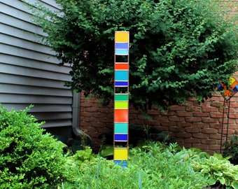 Sentinelle de jardin en vitrail : décoration de jardin encadrée en cuivre ou en argent de 44 po.
