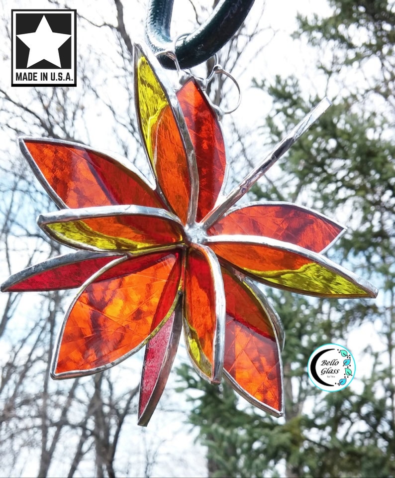 Stained glass hanging flower suncatcher. Orange Red Yellow. Garden art and home decor. 2 sizes. Indoor or outdoor decoration. immagine 1