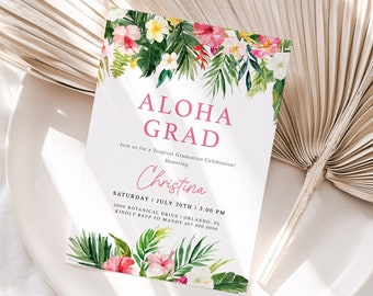 Puede incluir: Una invitación de graduación con temática tropical con un diseño de acuarela de flores rosas y blancas, hojas verdes y palmeras. El texto dice "Aloha Grad" y "Honoring Christina" con la fecha y la hora del evento.