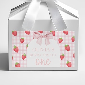 Berry Sweet One, bedankdoosje voor eerste verjaardagsfeestje aardbei thema met roze strikontwerp