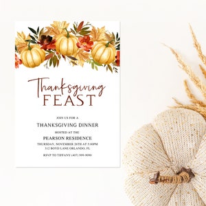 Puede incluir: Invitación a un banquete de Acción de Gracias con una ilustración de acuarela de calabazas y hojas de otoño. La invitación incluye el texto "Thanksgiving Feast", "Join us for a Thanksgiving Dinner", "Hosted at the Pearson Residence", "Thursday, November 26th at 5:00PM", "312 Boyd Lane Orlando, FL" y "RSVP to Tiffany (407) 999-9090".
