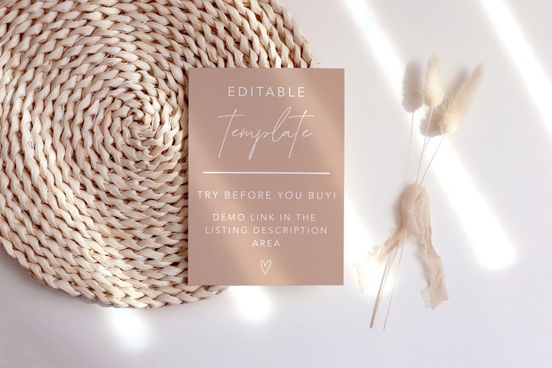 K&ouml;nnte beinhalten: Eine hellbraune Karte mit wei&szlig;em Text, der "EDITABLE Template TRY BEFORE YOU BUY! DEMO LINK IN THE LISTING DESCRIPTION AREA ♡" lautet. Die Karte liegt auf einer geflochtenen Strohmatte.