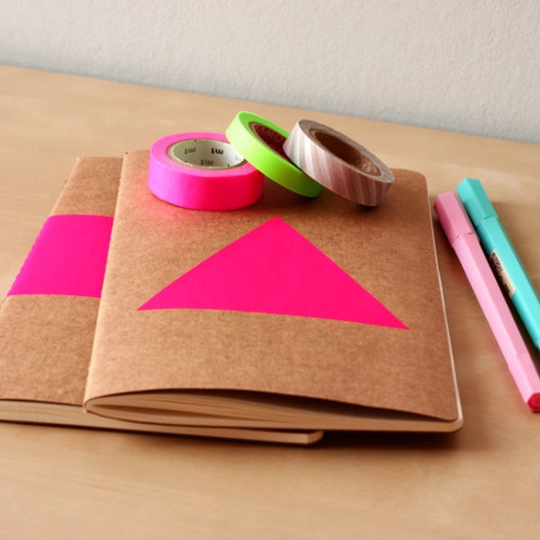 Pink Triangle - handgemalt geometrische Moleskine - Notizbuch A5 Zeitschrift Neon neonpink - Neon-Tagebuch oder sketchbook