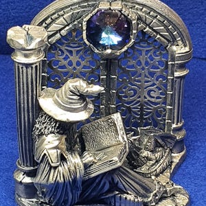 The Wizard’s Alcove 3190 Myth & Magic Pewter Figurine with Crystal – Tudor Mint